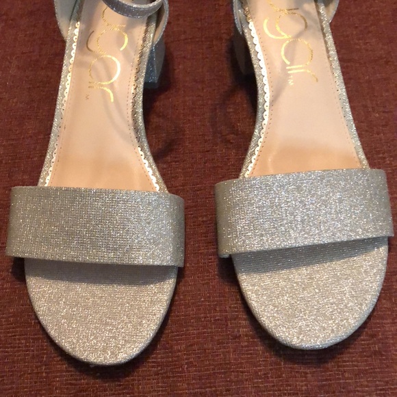Gold Metallic Ankle Strap Shoe SZ 11 - Picture 2 of 5